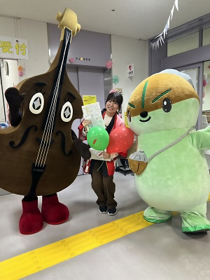 福祉まつりに参加するモリスちゃんの写真