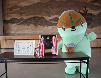 なごや市民スポーツ祭のお祝いをするモリスちゃんの写真