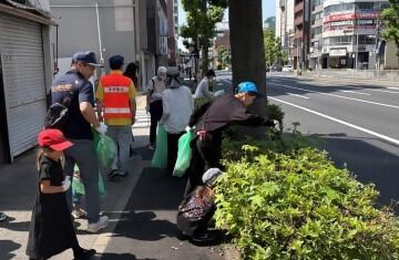 平和学区の清掃活動写真
