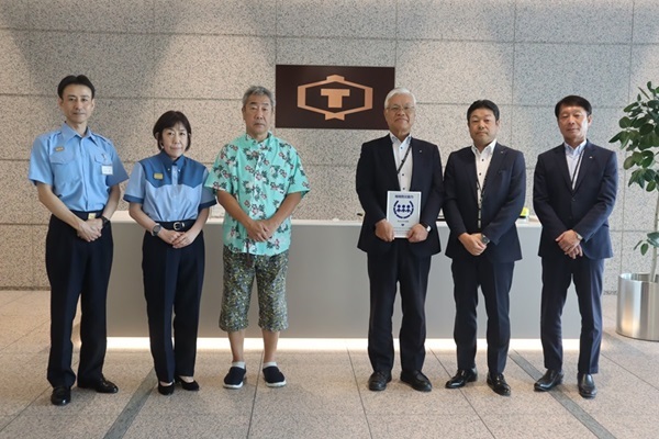 写真：橘学区防災安心まちづくり委員会と株式会社槌屋の大規模災害時の支援協力協定