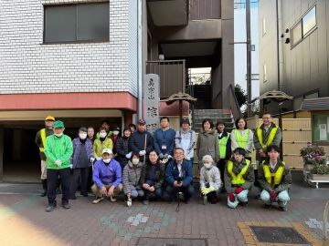 写真:花植えに協力した方々の集合写真