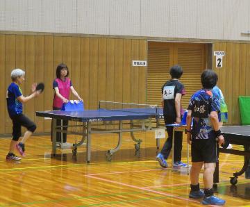写真:卓球大会の様子(女子)