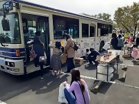 写真:お絵かきバスの様子