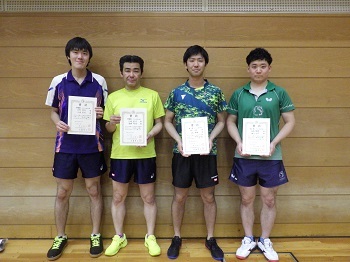 ダブルス男子の部の入賞者の写真
