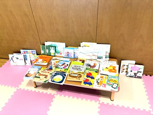 HoneyBeeの様子（外国語の絵本の写真）