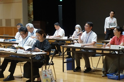 写真:令和8年度の事業の説明をする地域力推進課長