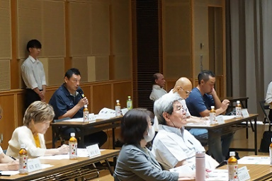 写真:意見を述べられる宮宿会副会長