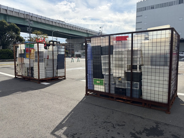 写真：衣装ケース回収の様子3