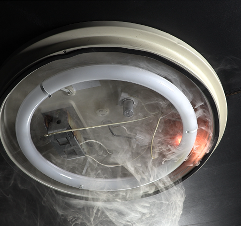 ランプから煙が出ている写真