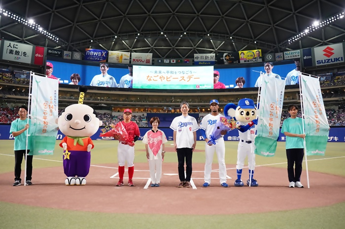 写真：贈呈式記念撮影