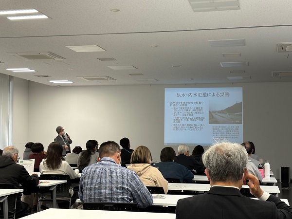 写真:基調講演の様子