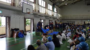 写真:簡易水防法工訓練の様子