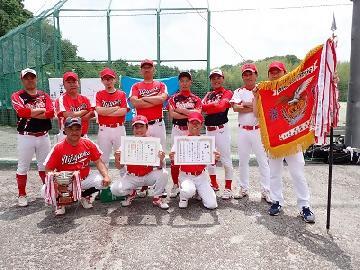 優勝チームの集合写真