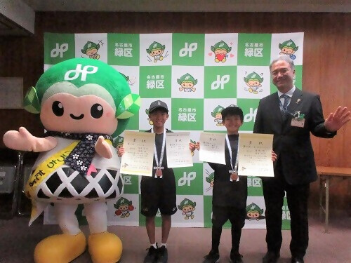 写真:福本選手・福島選手と区長