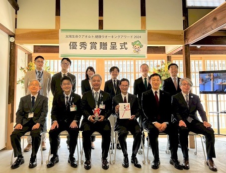 写真:贈呈式の様子