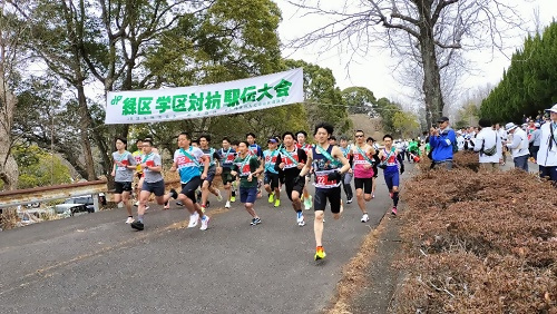 写真:駅伝大会スタートの様子
