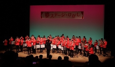 名古屋アンジェリーク吹奏楽団が演奏している写真