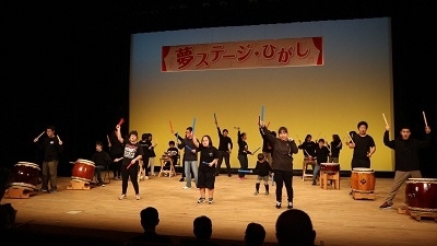 ケルス砂田橋が踊っている写真