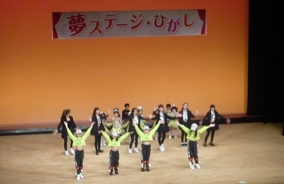 ORANGE　TOMが踊っている写真