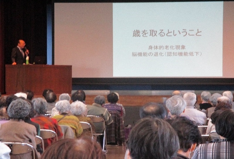 写真：「歳を取るということ」講演の様子