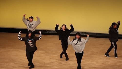 写真：愛知商業高等学校ダンス部のダンス