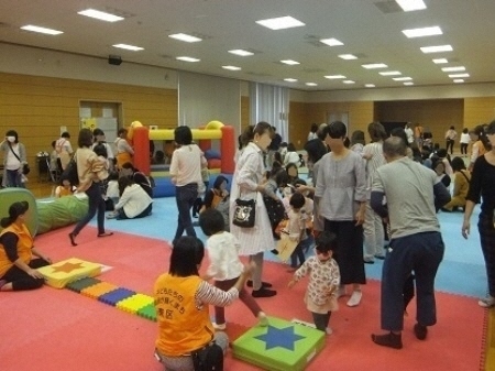 写真：ニコニコ子育て広場の様子