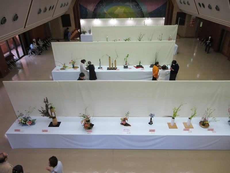 春のいけばな展の様子の写真