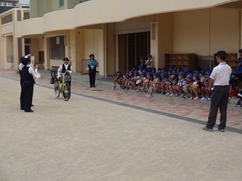 写真:交通安全教室の様子です。