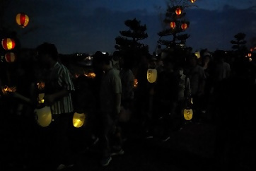 写真:ちょうちん行列の様子
