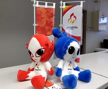 写真：ホノホンとウズミンの人形