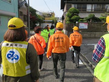 防犯パトロールの様子の写真