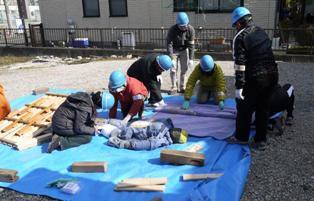 救出救護訓練をしている写真