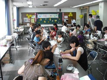 写真：親子で楽しく入浴剤づくり