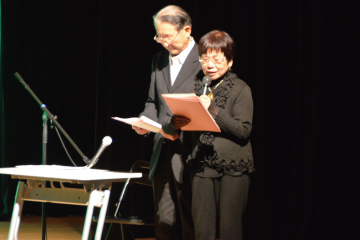 写真：朗読の様子