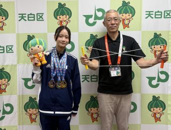 伊藤心さんと区長の写真