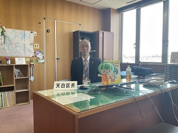 写真：杉山区長