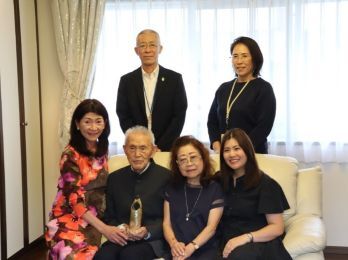 ご家族と担当の民生委員が集った写真