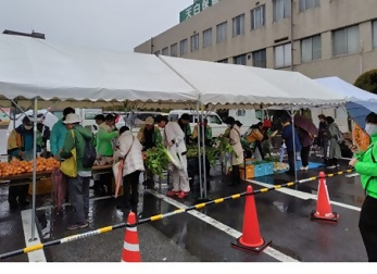 新鮮朝市の様子