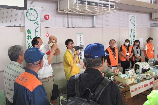 写真:ペットの災害対策訓練の