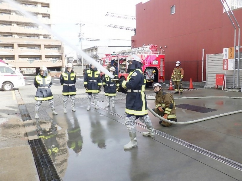 写真：放水訓練をしています。