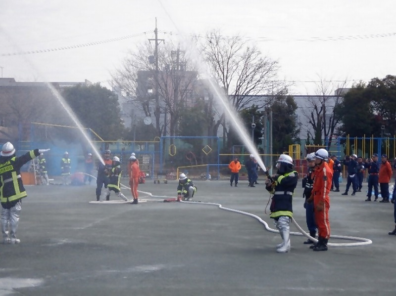 写真：放水訓練をしています。