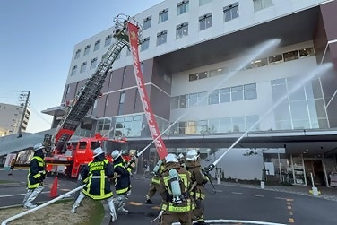 写真：放水訓練をしています。
