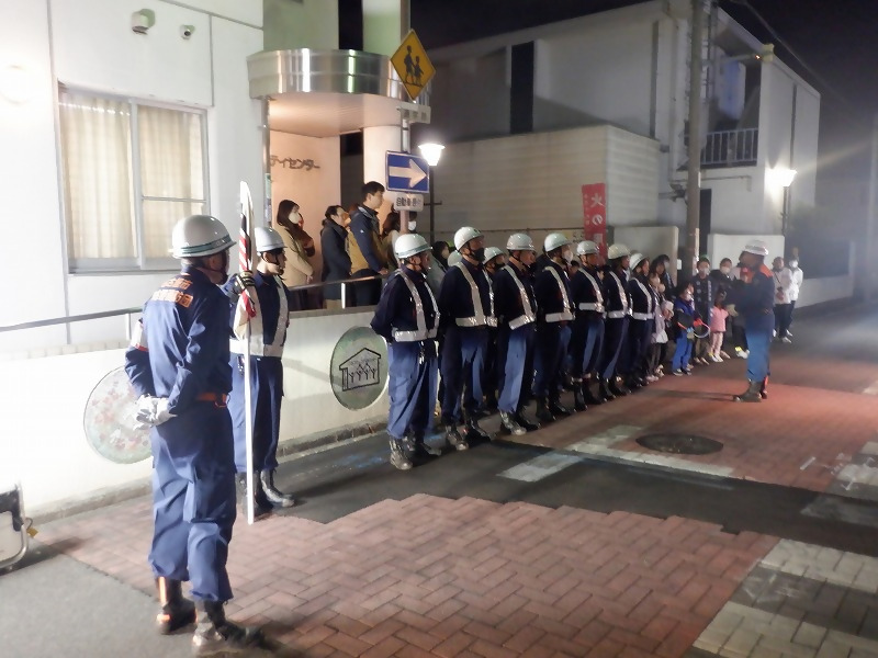 写真：年末特別消防警戒の激励巡視をしています。