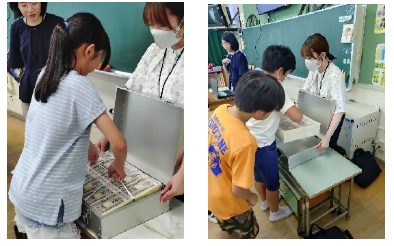 写真：レプリカを持ち上げている子どもたち