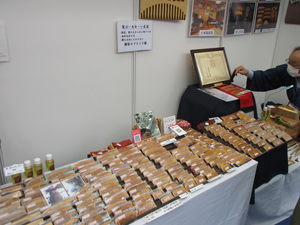 写真:即売の様子1