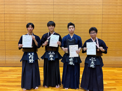 高校男子の部入賞者の写真