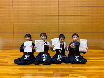 小学1・2年の部入賞者の写真