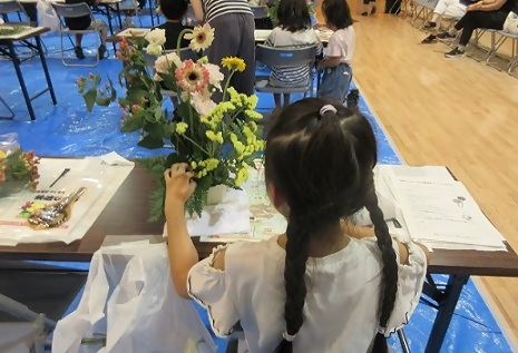 写真:いけばな体験教室の様子3
