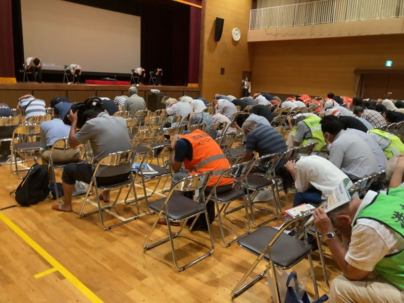 写真:シェイクアウト訓練デモンストレーション