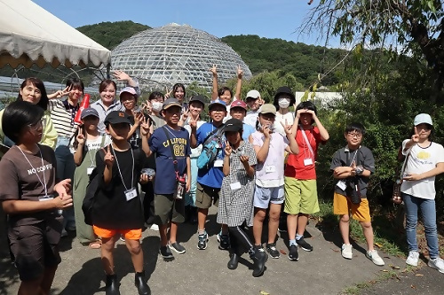 東谷山フルーツパークを訪れた子ども実行委員の写真